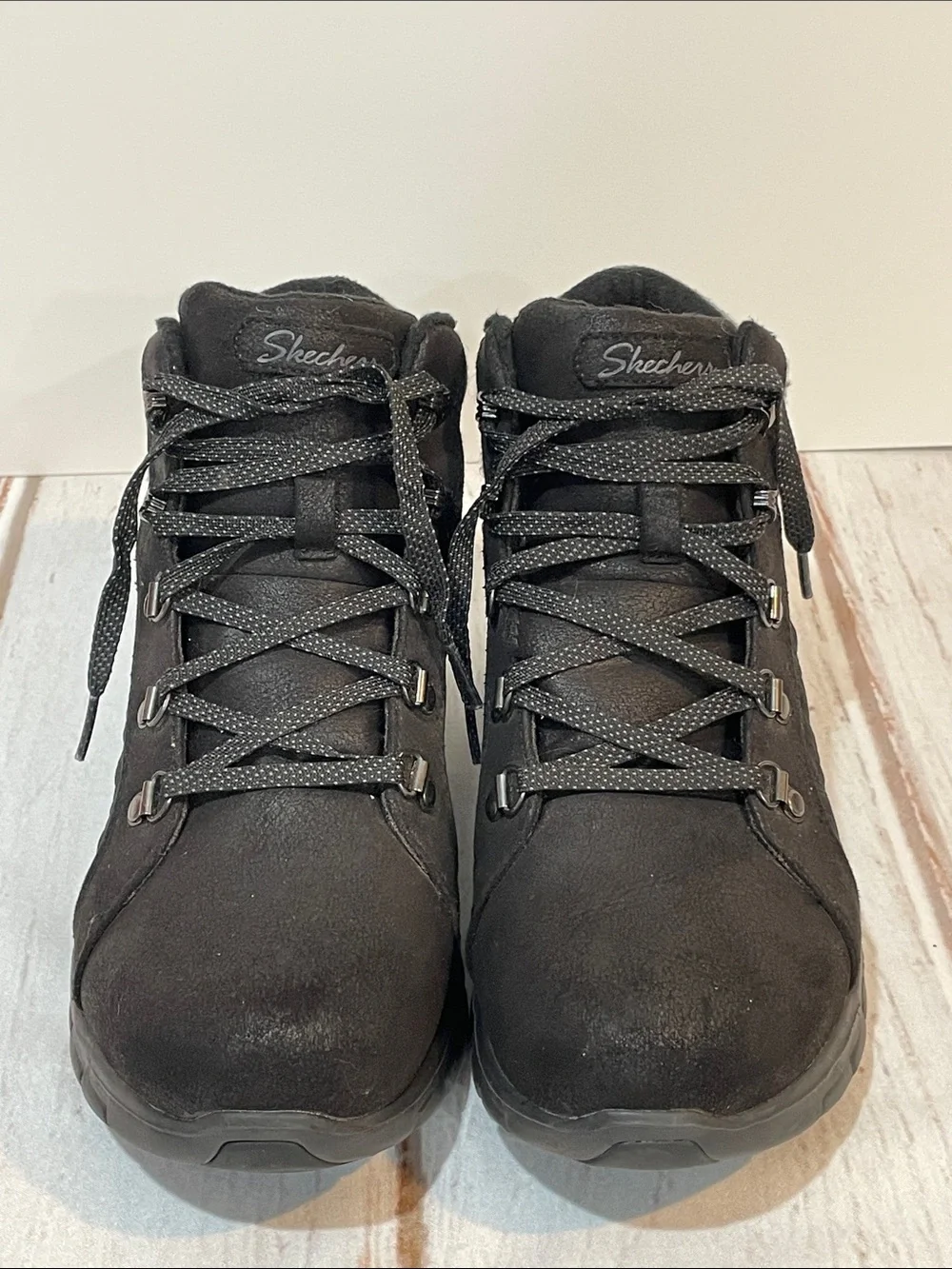 Skechers Black Ankle Hiker Boots 8 Women’s Lace Up Faux Fur lining Outdoor